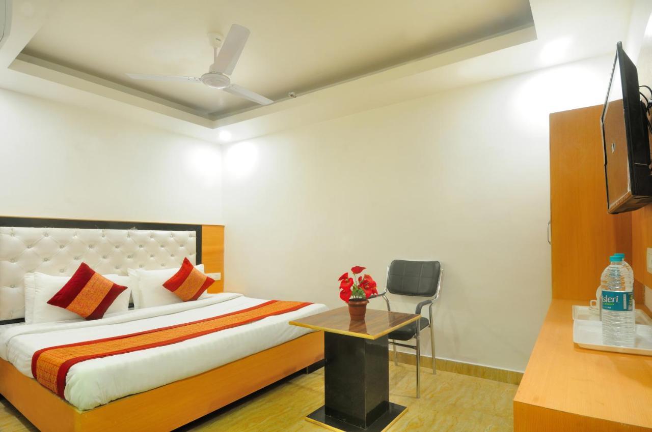 Hotel Noida Delight Exterior photo