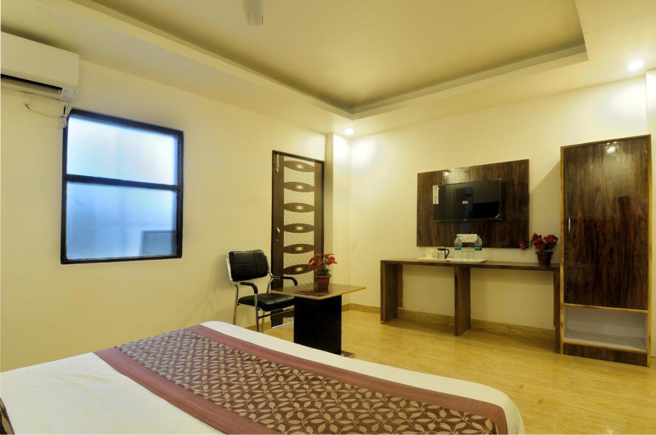 Hotel Noida Delight Exterior photo